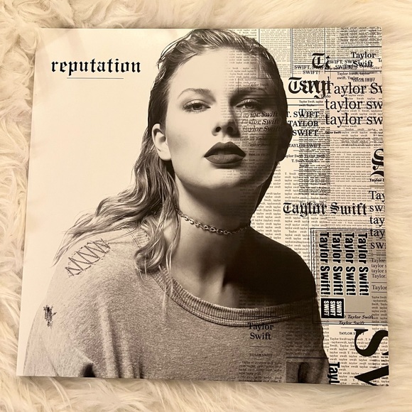 Taylor Swift Limited Edition Reputation Vinyl - Picture 2 of 13